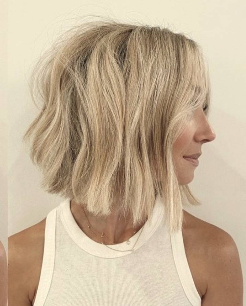 Blonde lob, geknipt en gekleurd bij Tint